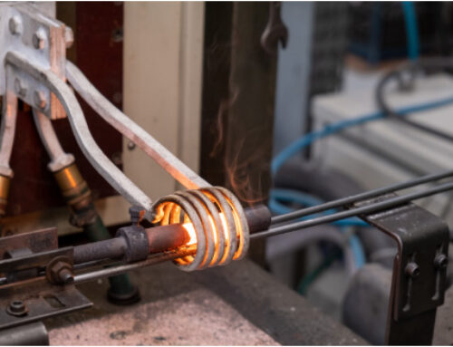 Forjamento convencional em matriz fechada com aquecimento indutivo